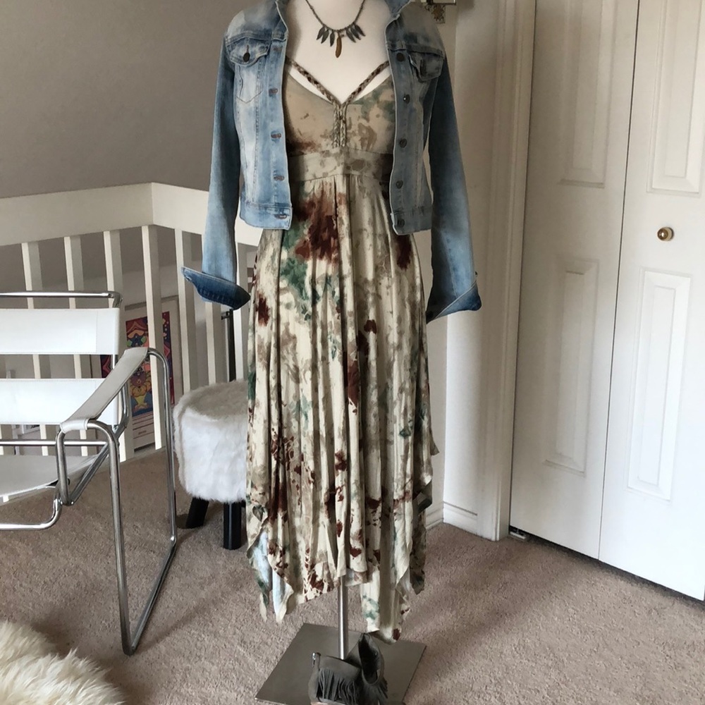 Handkerchief hem maxi dress